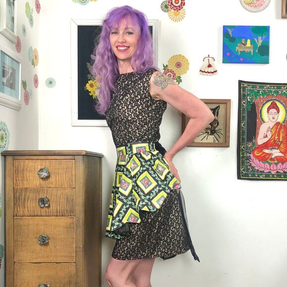 Vintage Rose Print Apron, 1950s Reversible Cotton and Chiffon Mid Century Apron - Picture 6 of 10